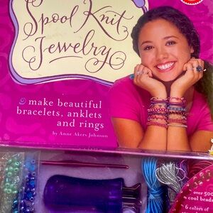 Klutz Spool Knit Jewelry: Make Beautiful Bracelets, Anklets, and Rings. For girl